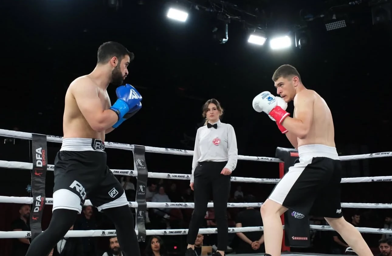 Ömer Salim, on the left with blue gloves, in the ring